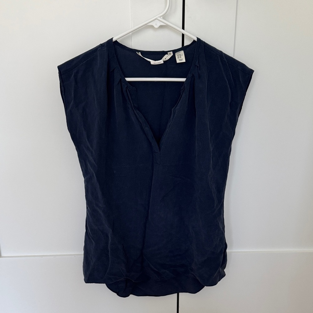 Women's Navy 100% Silk Sleeveless V-Neck Top Max Studio